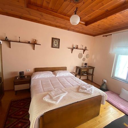 Vila Llulla Krujë Екстериор снимка