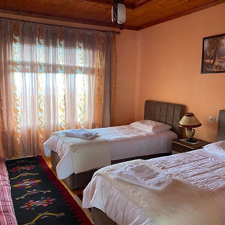 Vila Llulla Krujë Екстериор снимка