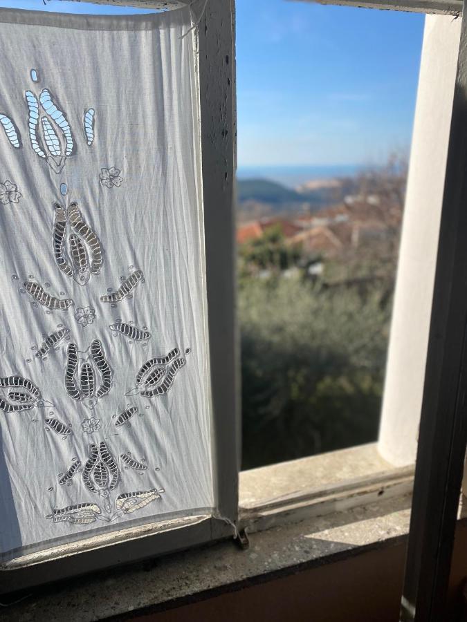Vila Llulla Krujë Екстериор снимка