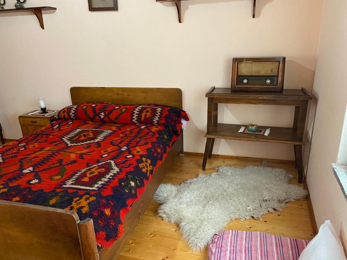 Vila Llulla Krujë Екстериор снимка