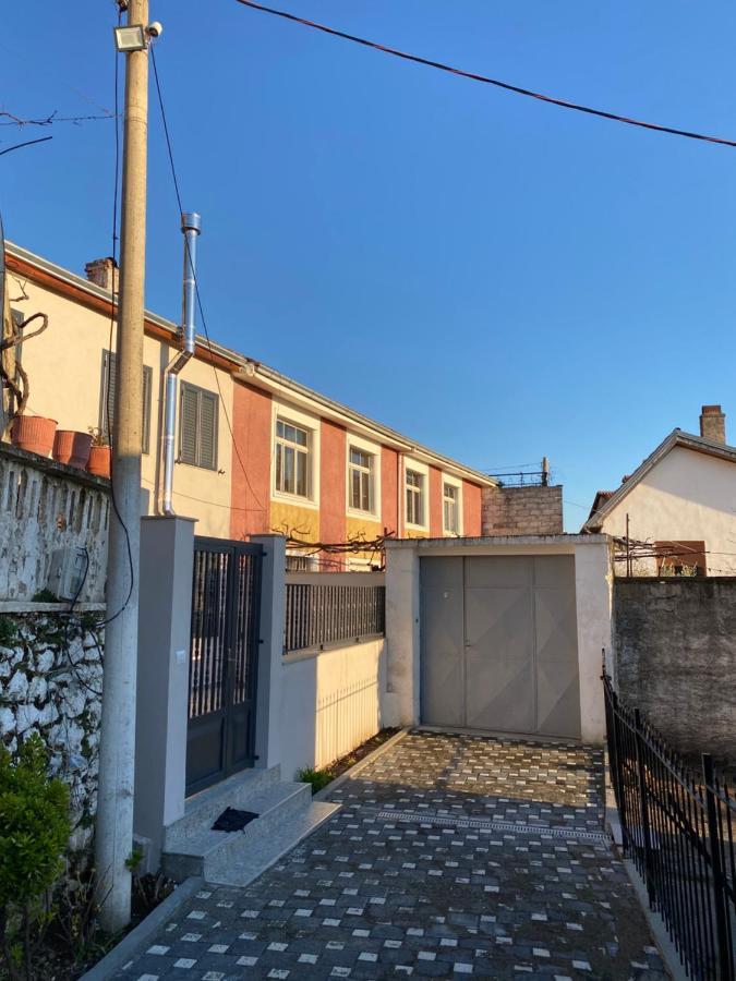 Vila Llulla Krujë Екстериор снимка