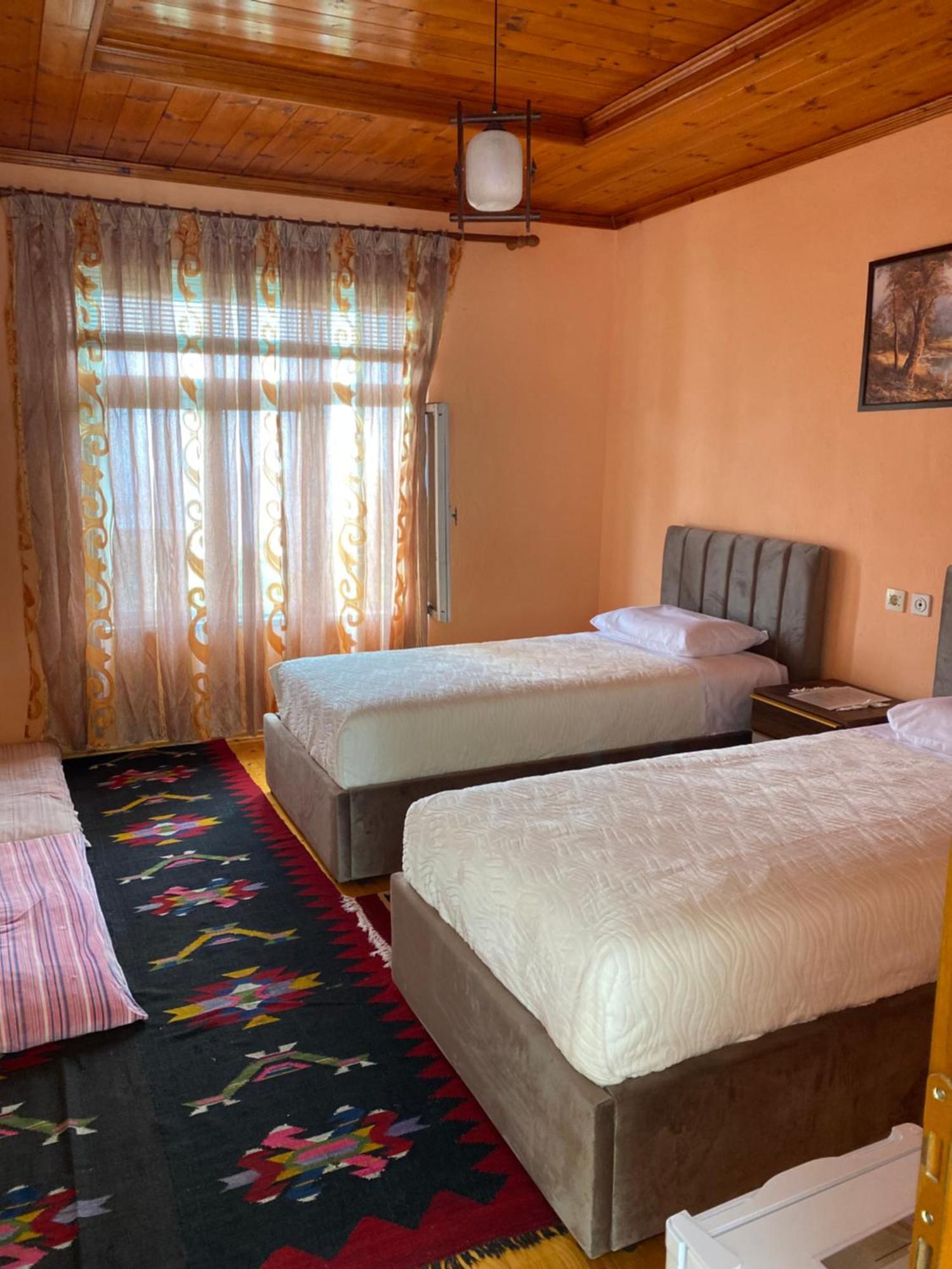 Vila Llulla Krujë Екстериор снимка