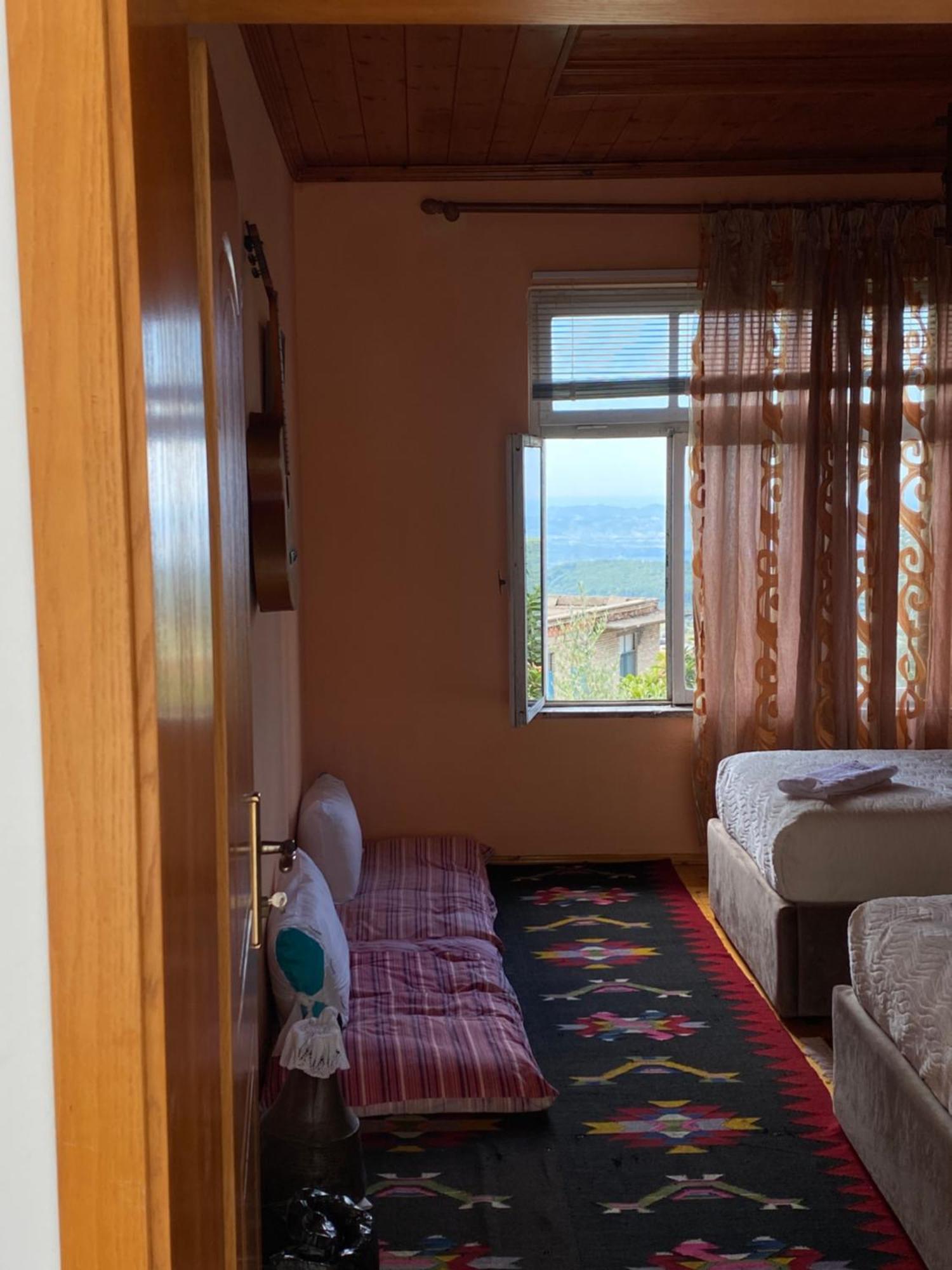 Vila Llulla Krujë Екстериор снимка