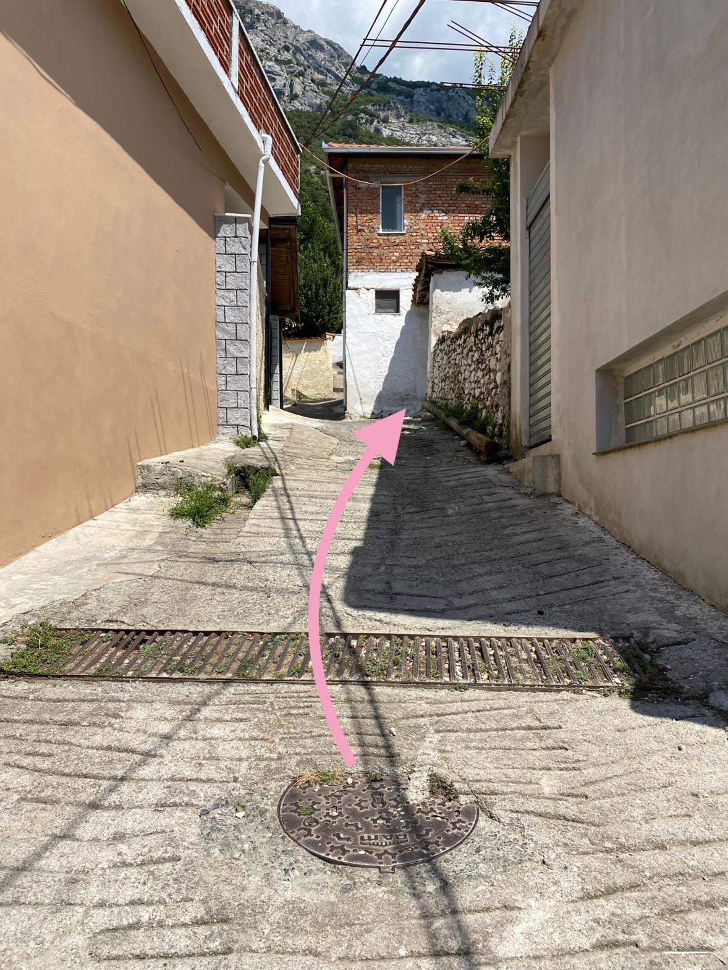 Vila Llulla Krujë Екстериор снимка