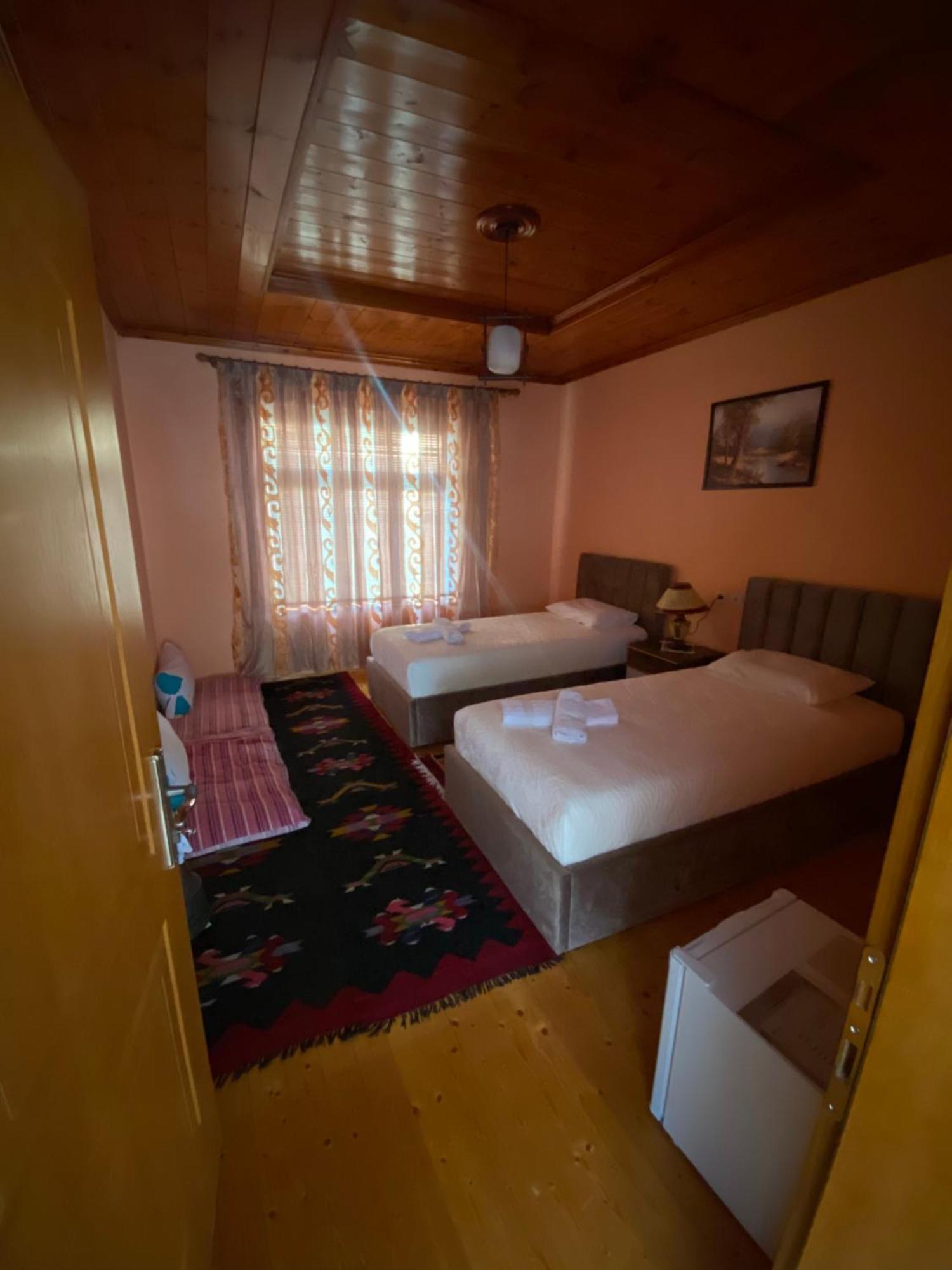 Vila Llulla Krujë Екстериор снимка